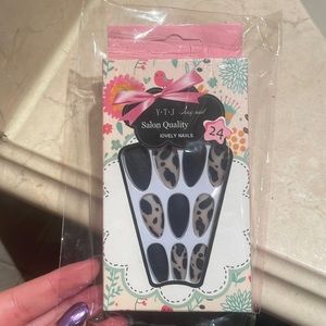 NWT YTJ Salon Quality Press On Nails in Cow Print